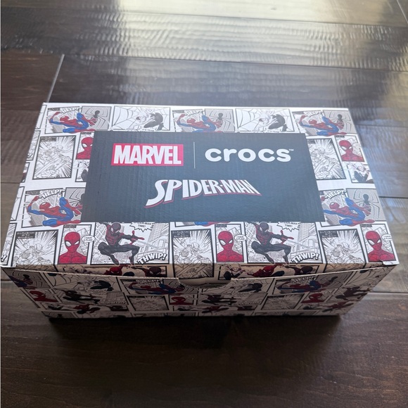 BNIB Spider-Man all-terrain Crocs W8/M6 - Picture 3 of 6